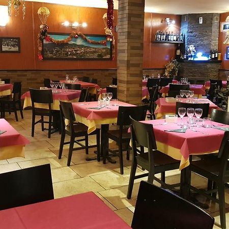 Hostal Plaza El Espinar Eksteriør bilde