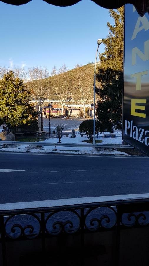 Hostal Plaza El Espinar Eksteriør bilde
